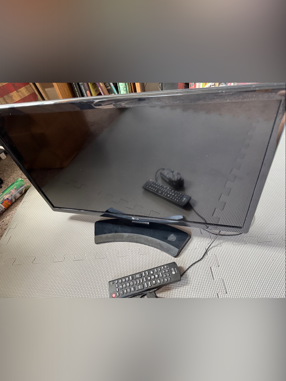 LG Black LED TV with Remote HDMI Antenna 24”